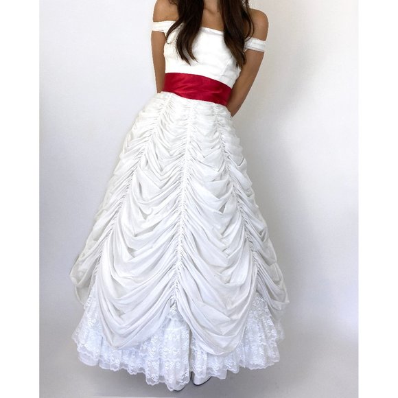 Vintage White Layered Ball Gown Wedding Dress - Picture 11 of 17